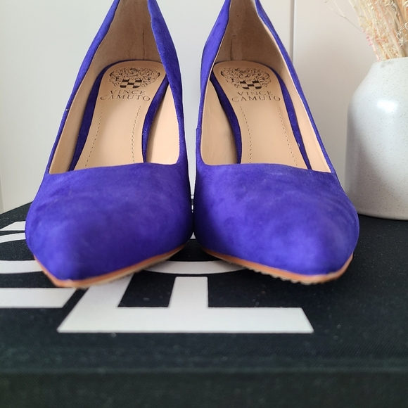 Vince Camuto suede pumps - Picture 8 of 9